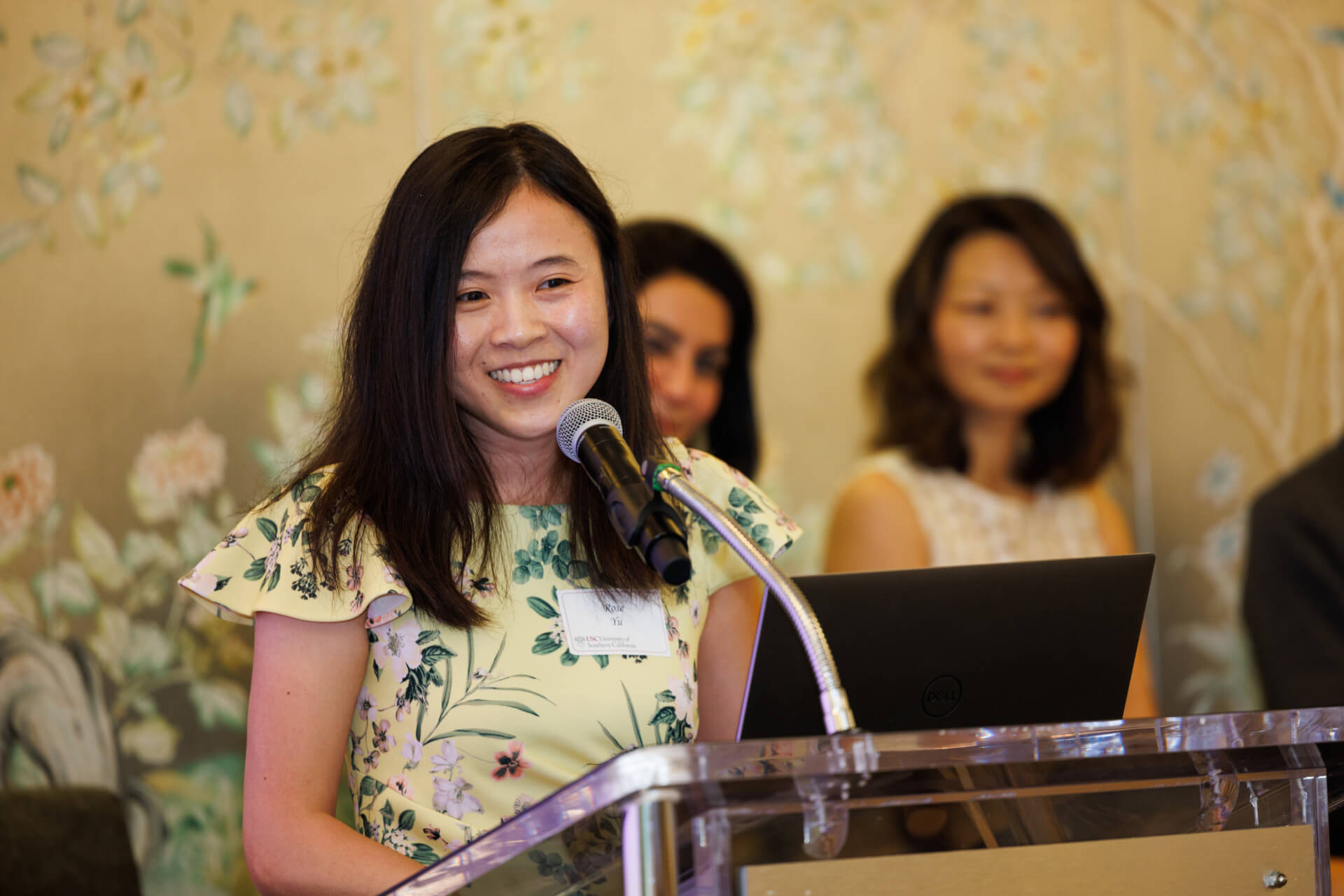 小组发言人兼校友Rose Yu(2017)，现在是加州大学圣地亚哥分校雅各布斯工程学院的助理教授。