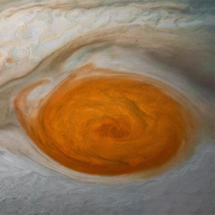 1976年，南加州bob国际首页登录大学维特比分校教授托尼·马克斯沃西和拉里·雷科普在《自然》杂志上发表了一篇论文，将木星的大红斑解释为木星大气中的孤波。